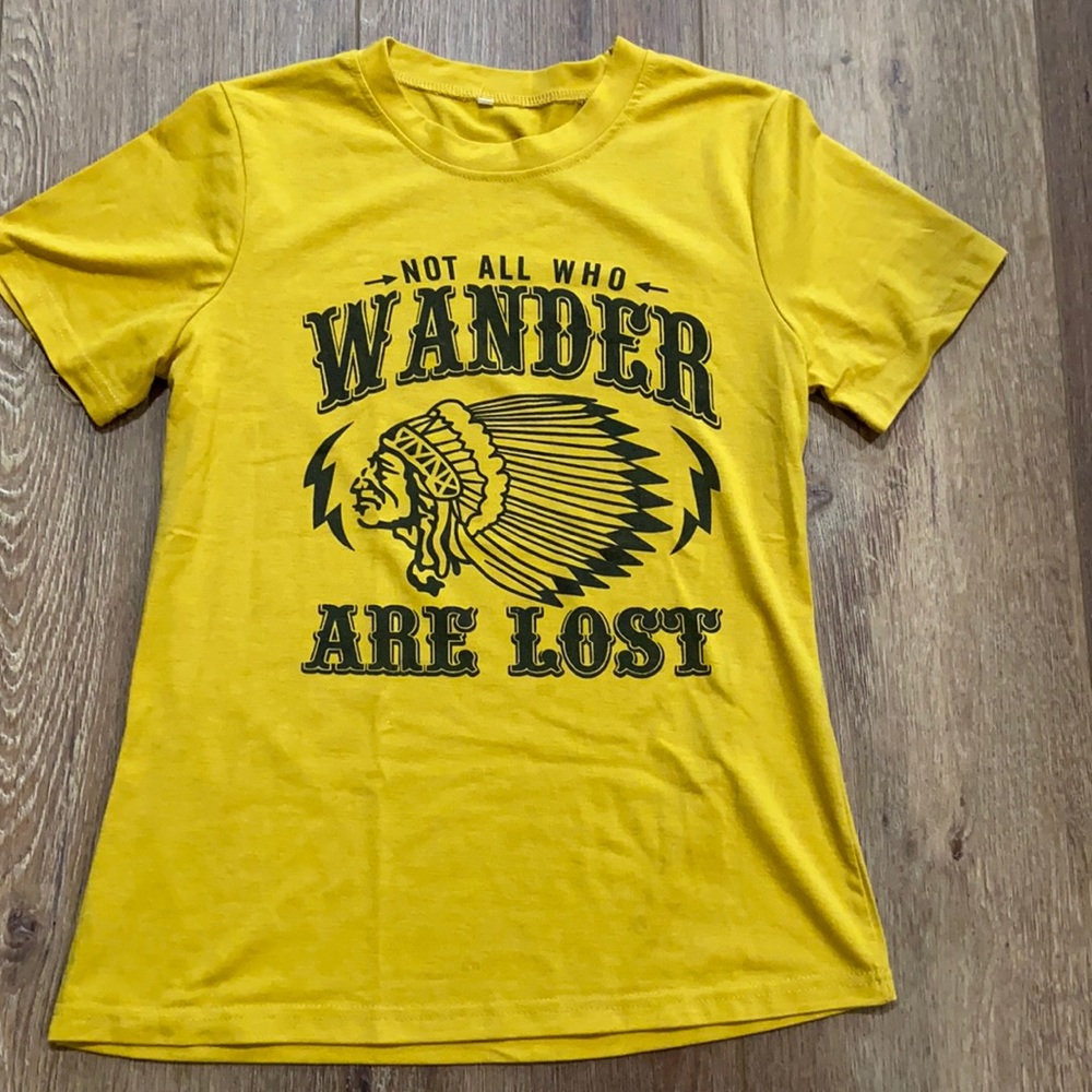 Tee with indialn head. Née